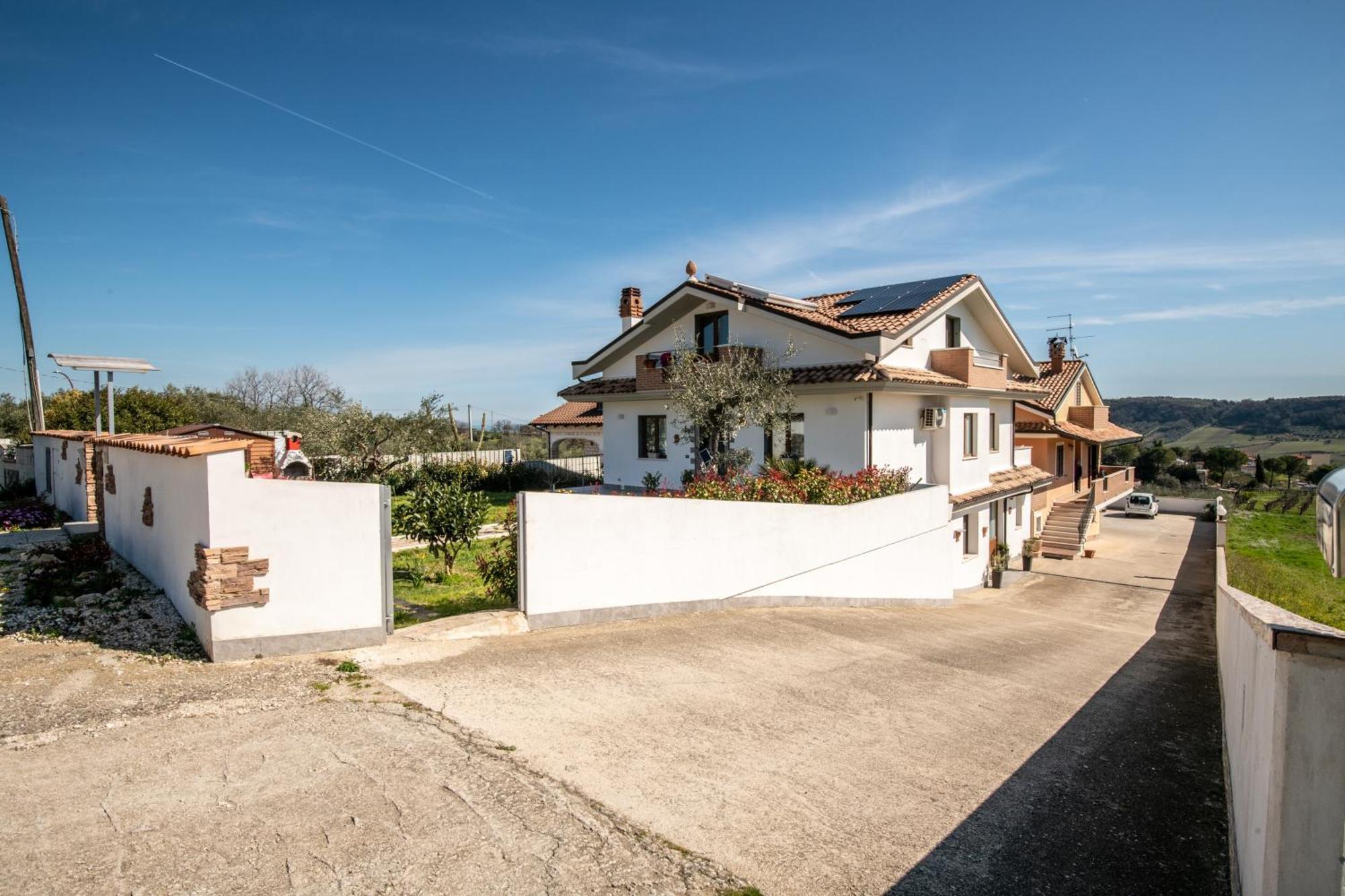 Villa Mastro Oleario 5 Dal Mare 30 Dai Monti Torrevecchia Teatina Bagian luar foto